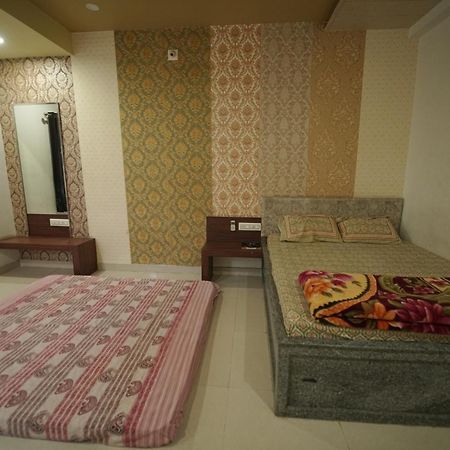 Hotel Pawar Palace And Restaurant Kelwa  Extérieur photo