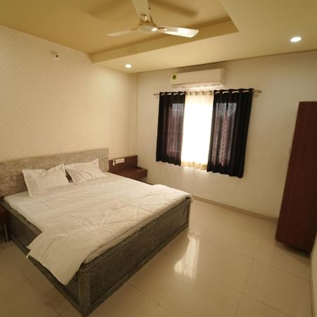 Hotel Pawar Palace And Restaurant Kelwa  Extérieur photo