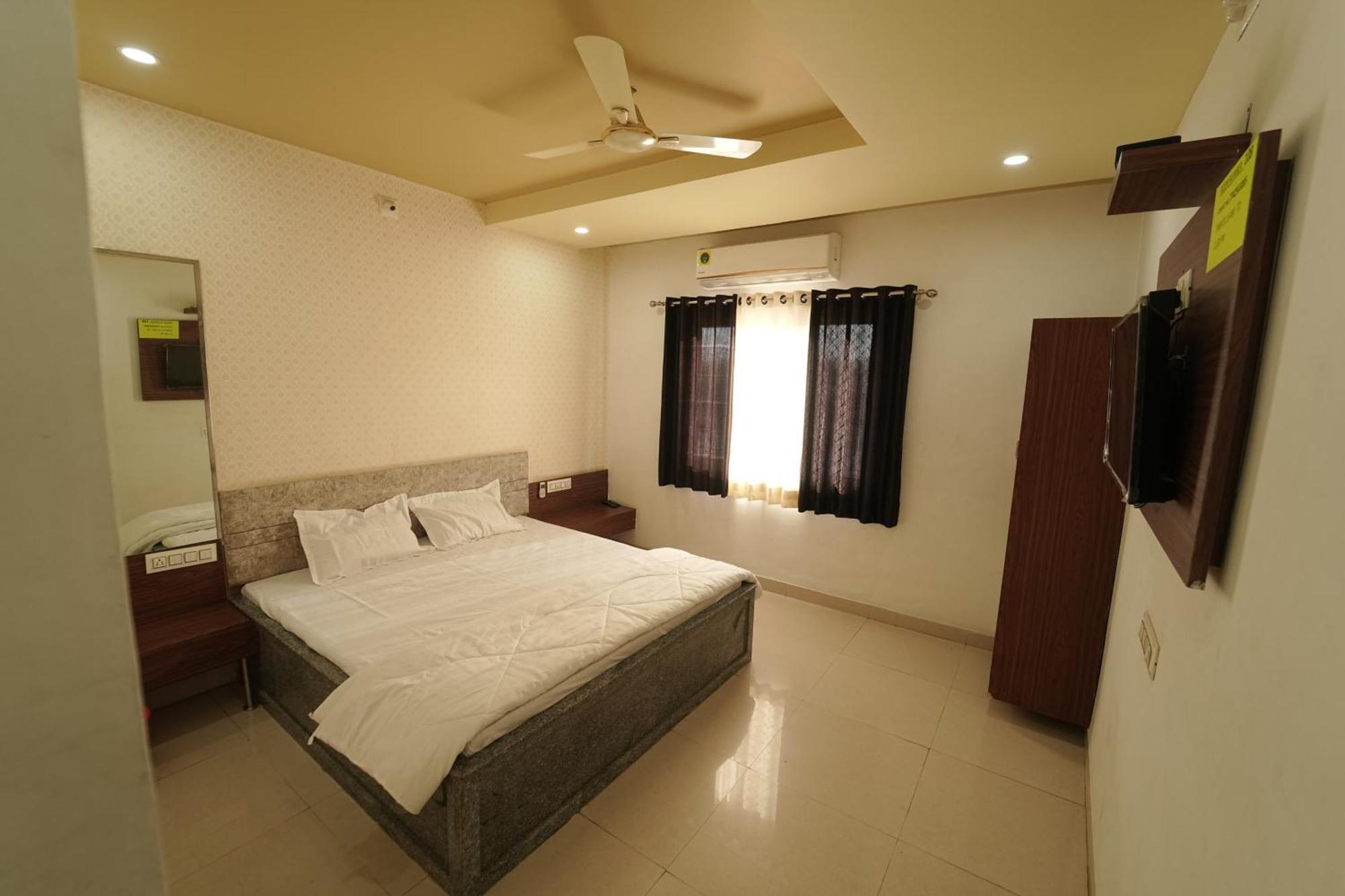 Hotel Pawar Palace And Restaurant Kelwa  Extérieur photo