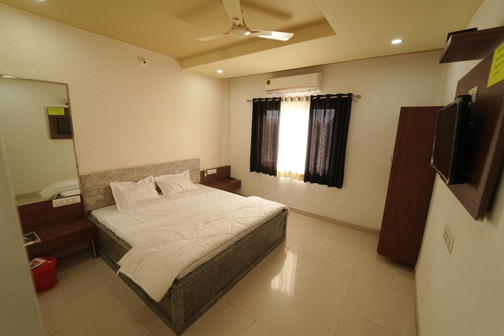 Hotel Pawar Palace And Restaurant Kelwa  Extérieur photo