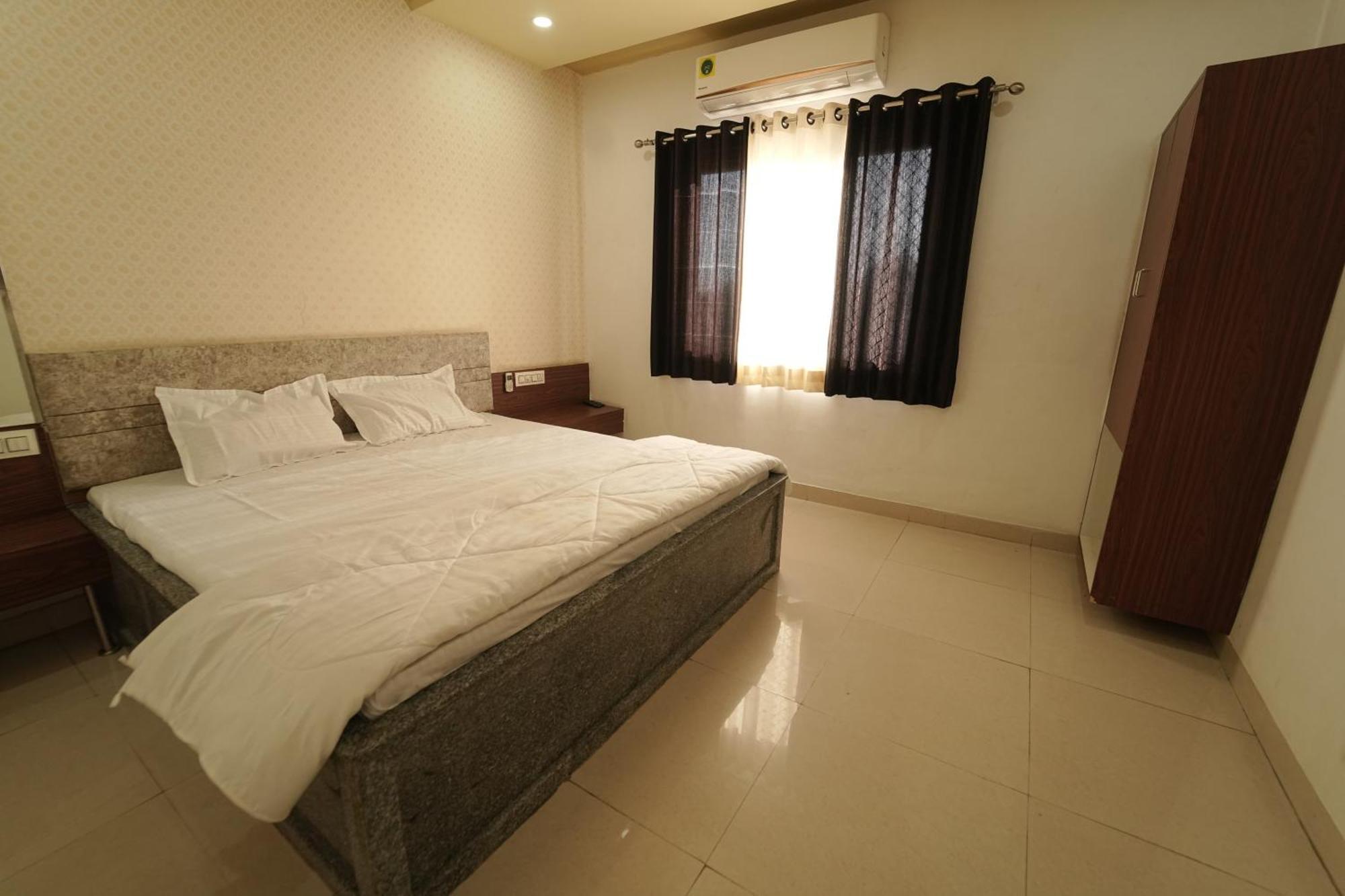 Hotel Pawar Palace And Restaurant Kelwa  Extérieur photo