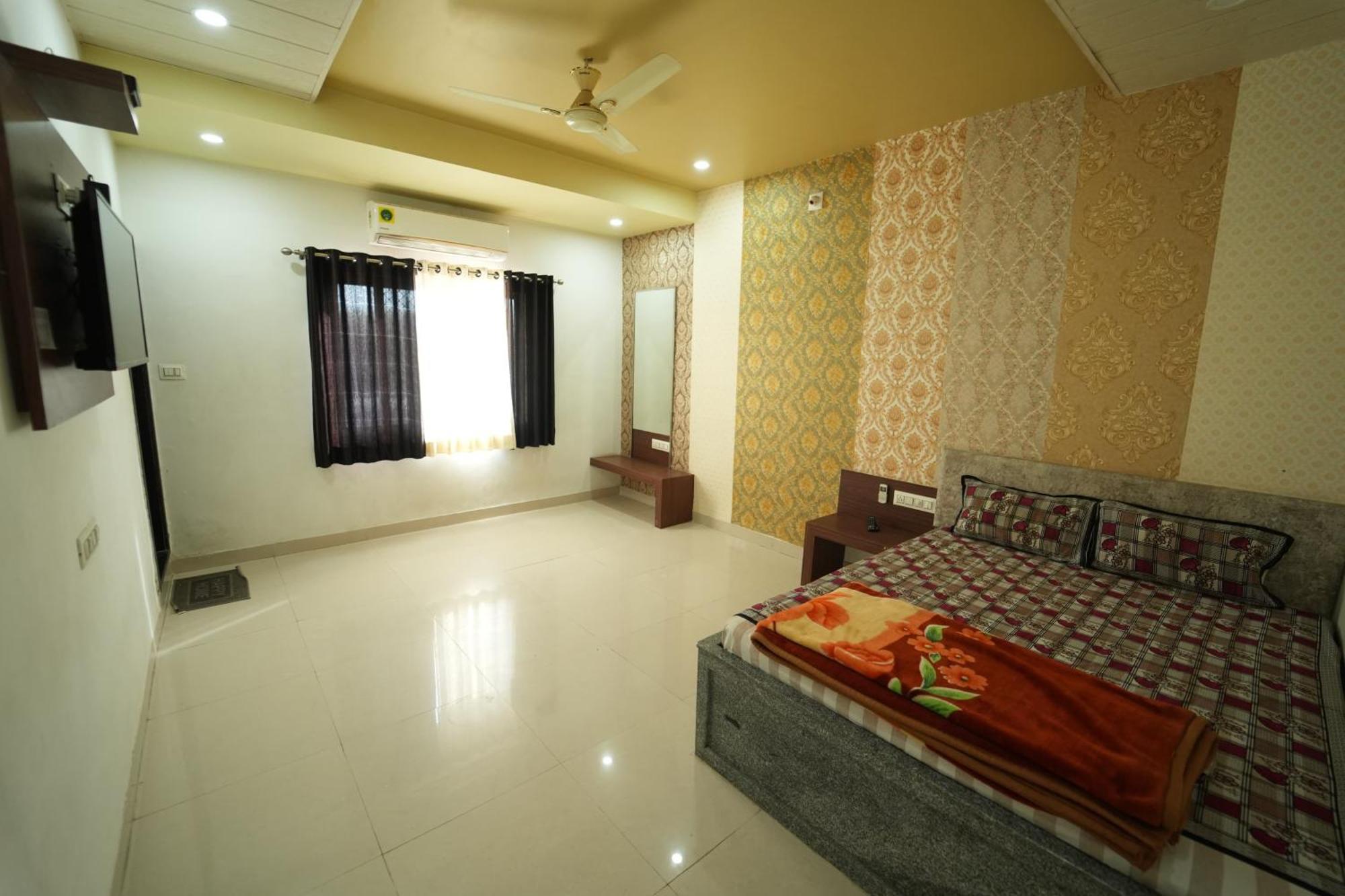 Hotel Pawar Palace And Restaurant Kelwa  Extérieur photo