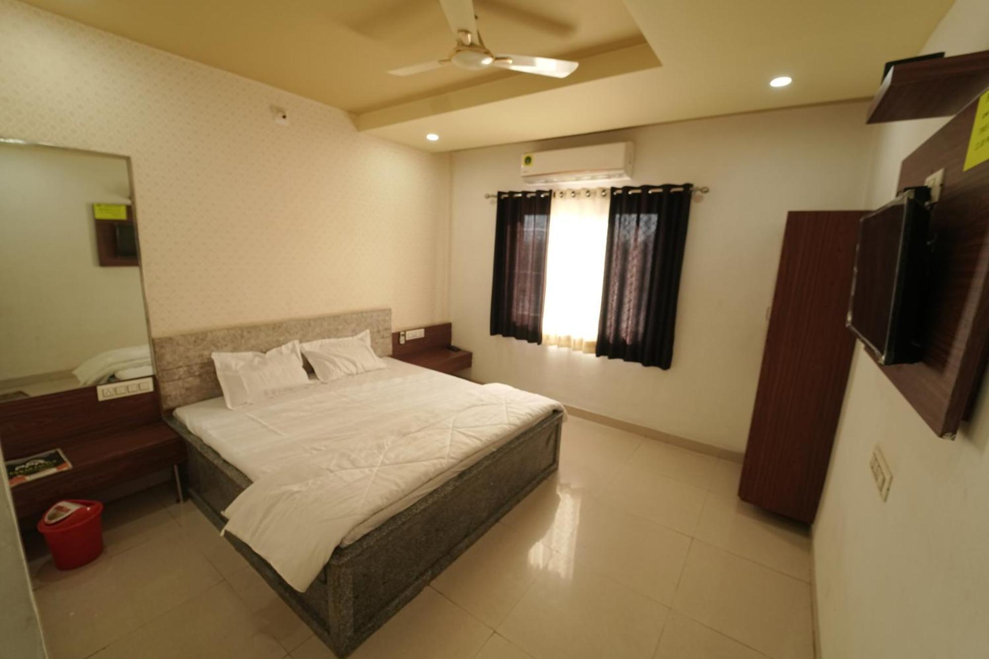 Hotel Pawar Palace And Restaurant Kelwa  Extérieur photo